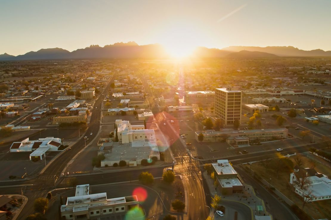 An easygoing pace and a rich blend of cultures help distinguish Las Cruces.