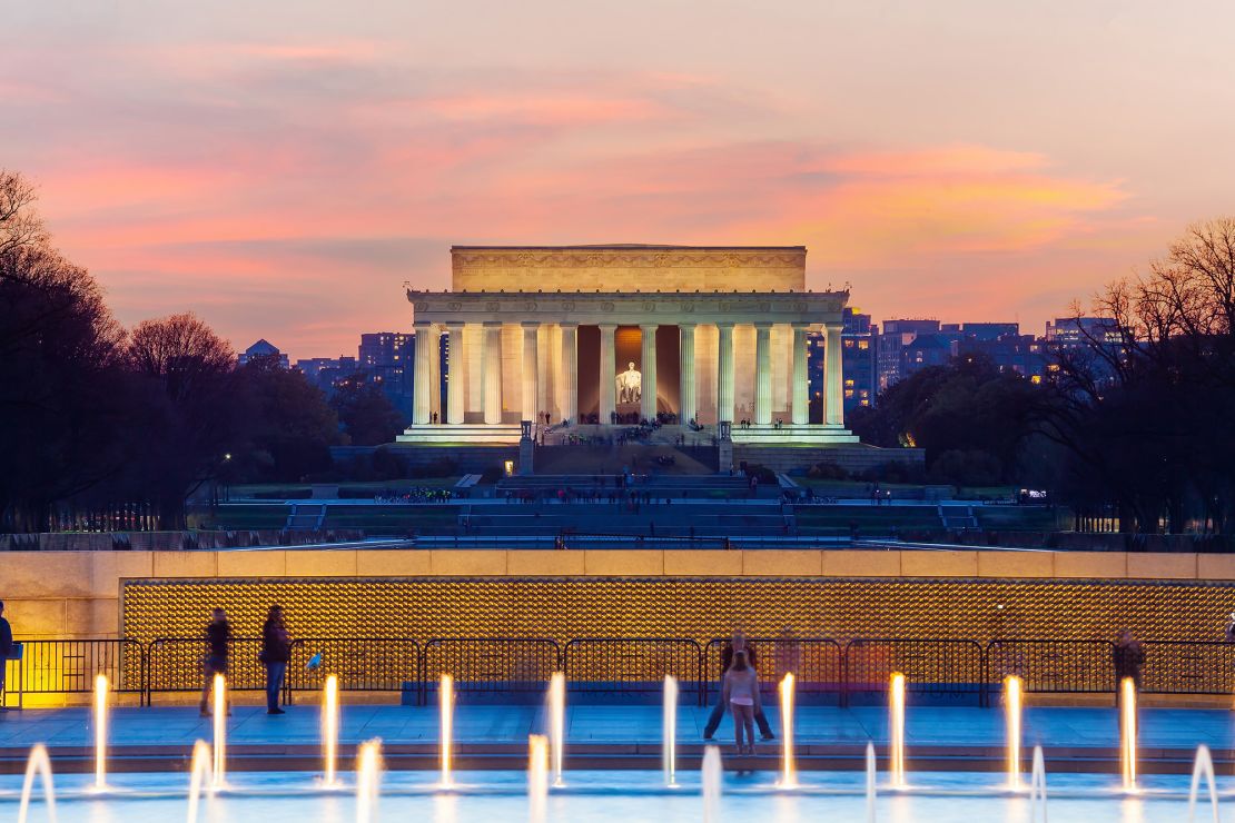 Day or night, the Lincoln Memorial is one of the most moving -- and popular -- experiences in the nation's capital.