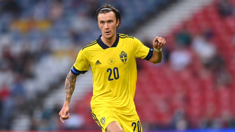 Шведската футболна звезда Кристофър Олсон е поставен на вентилатор поради „остро заболяване, свързано с мозъка“