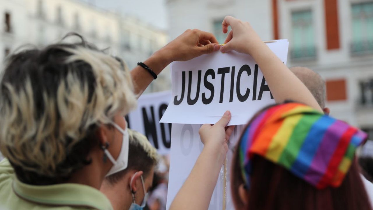 MADRID, SPAIN - SEPTEMBER 11:  Protesters call for justice following a series of recent homophobic assaults across the country on September 11, 2021 at Puerta del Sol, Madrid, Spain. Spain's government convened at an urgent meeting at the nation's commission against hate crimes following a spate of attacks against LGBTQ persons in Spain. The Observatory against homophobia in Spain also confirmed a 30% increase of homophobic violence in Catalonia since the start of the year. (Photo by Isabel Infantes/Getty Images)