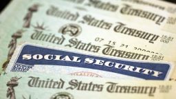 La istración del Seguro Social tiene múltiples sistemas de datos que contienen un extenso tesoro de información personal sobre la mayoría de las personas que viven actualmente en Estados Unidos.