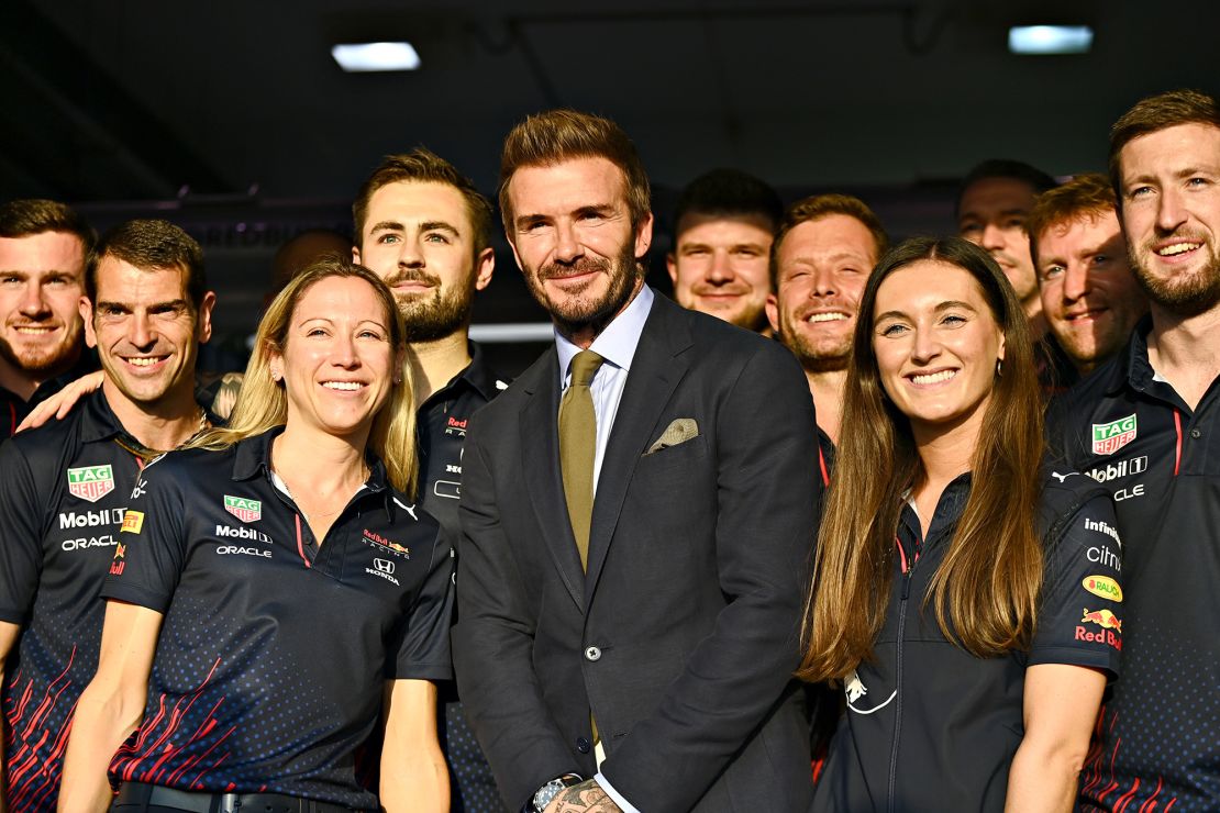 David Beckham and Porter (right) pose with the Red Bull team ahead of the Qatar Grand Prix in 2021.