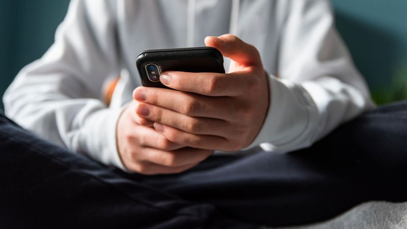 Влиянието на социалните медии върху психичното здраве и благополучието на