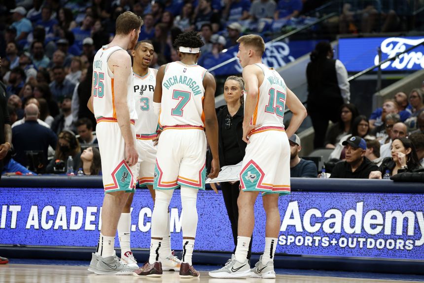 Becky Hammon working with San Antonio Spurs players on April 10, 2022.