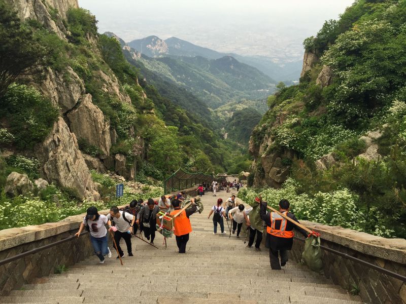 Na China, as pessoas estão contratando 'companheiros de escalada' por muito dinheiro. Quan