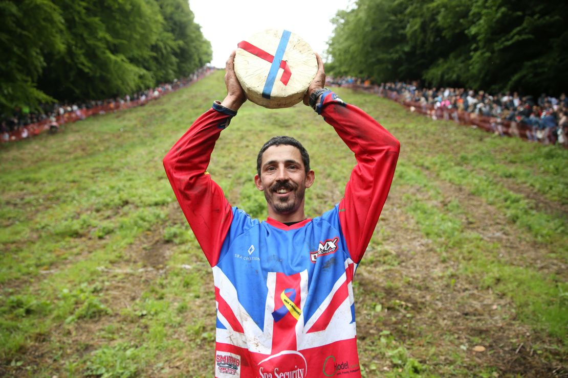 Chris Anderson poses at the bottom of the hill after winning in 2022.