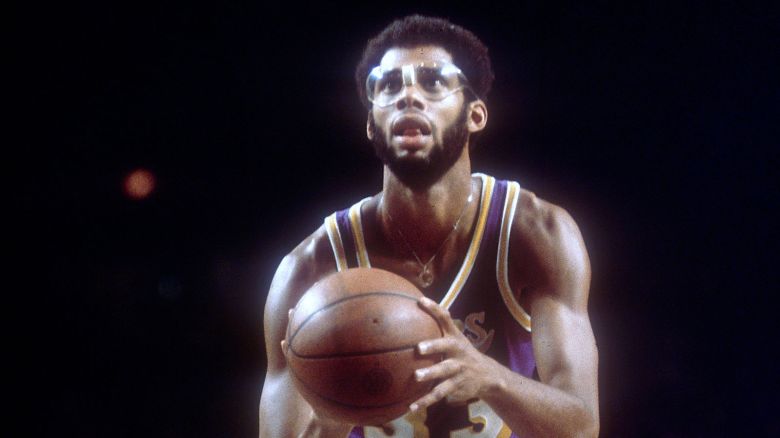 NEW YORK - CIRCA 1979: Kareem Abdul-Jabbar #33 of the Los Angeles Lakers shoots a free-throw against the New York Knicks during an NBA basketball game circa 1979 at Madison Square Garden in the Manhattan borough of New York City. Abdul-Jabbar played for the Lakers from 1975-89. (Photo by Focus on Sport/Getty Images) 