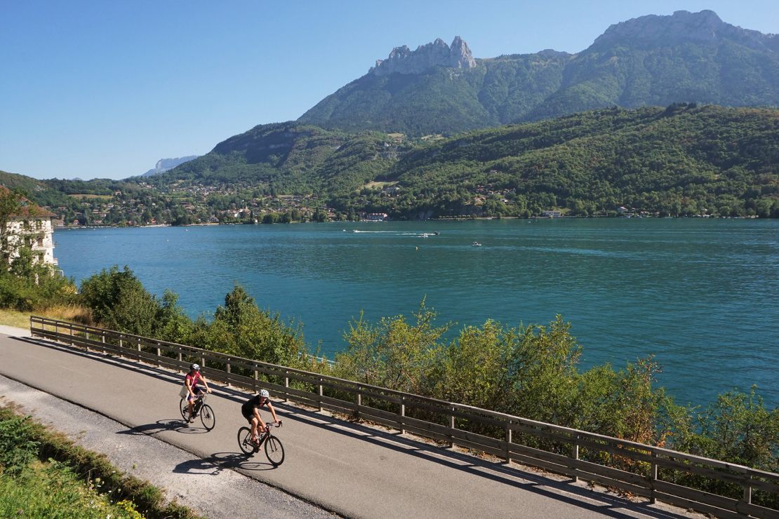 Lake Annecy is on the itinerary for the Le Grand Tour France train.