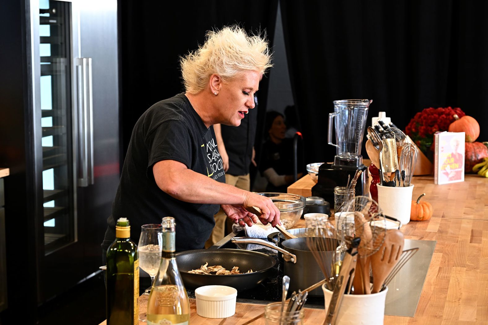 <a href="index.php?page=&url=https%3A%2F%2Fwww.cnn.com%2F2025%2F06%2F17%2Fentertainment%2Fanne-burrell-food-network-chef-death">Anne Burrell</a>, a chef and television personality whose joyful demeanor made her a beloved fixture on the Food Network, died June 17 at the age of 55, according to the network. No cause of death was provided.