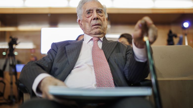 El escritor y Premio Nobel de Literatura, Mario Vargas Llosa, el 20 de octubre de 2022 en Madrid, España.