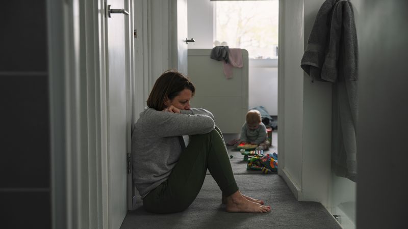 Близо две трети от родителите се чувстват самотни и изтощени, сочи проучване
