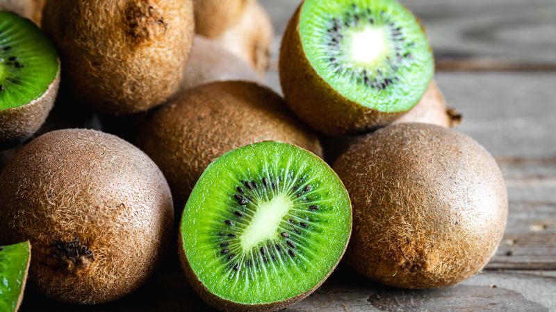 Eating 2 to 3 kiwis a day can relieve chronic constipation, according to new dietary guidelines