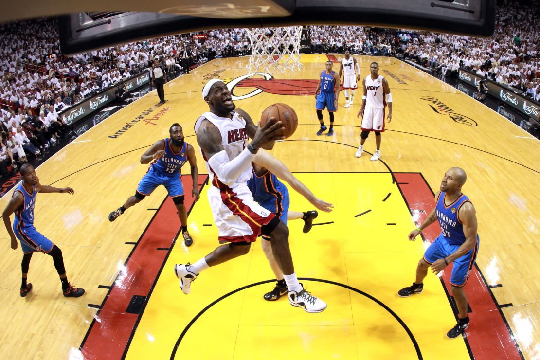 MIAMI, FLORIDA, 21 de junio 2012. LeBron James en el quinto juego de las finales de la NBA contra el Oklahoma City Thunder.