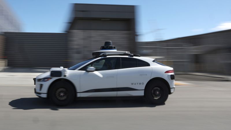 Read more about the article Waymo recalls software after two self-driving cars hit the same truck – CNN