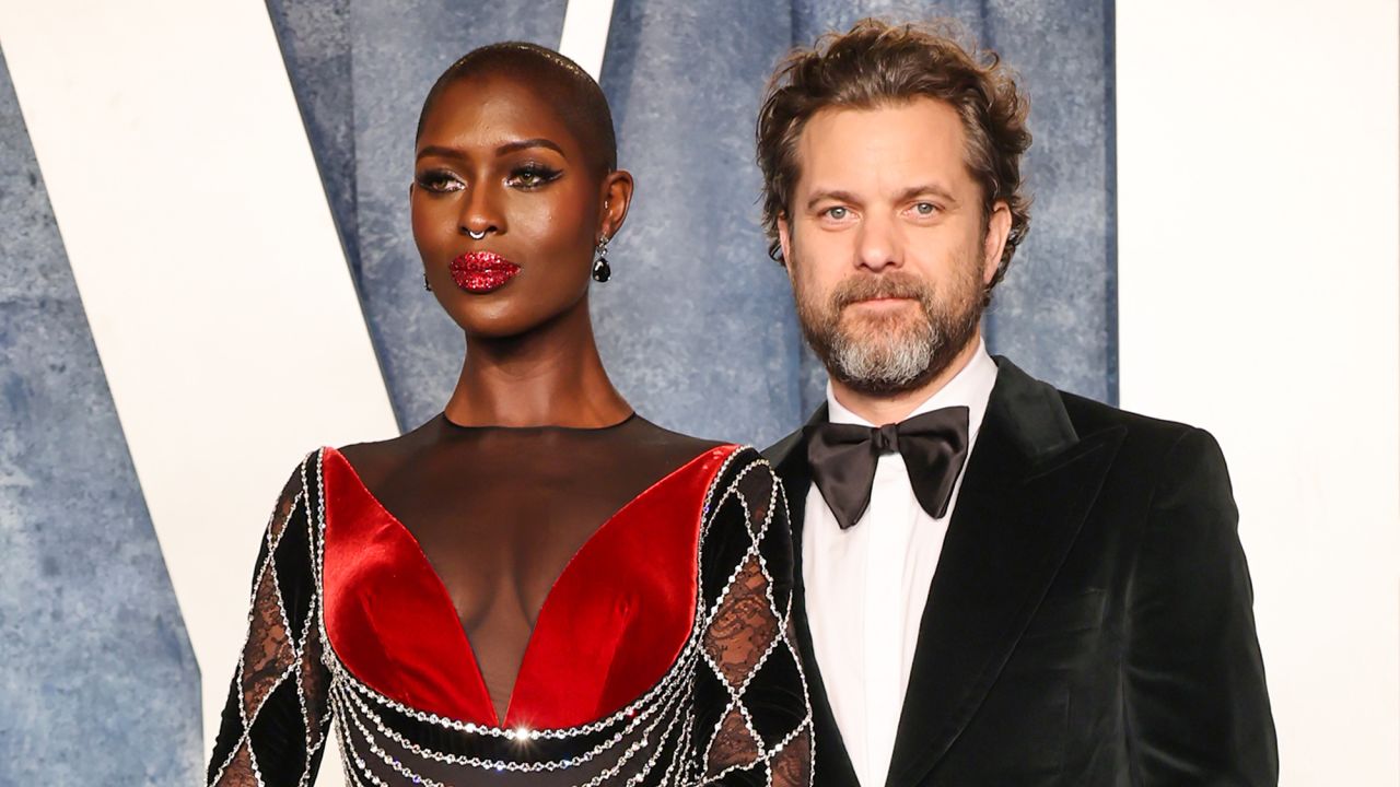 (L-R) Jodie Turner-Smith and Joshua Jackson attend the 2023 Vanity Fair Oscar Party Hosted By Radhika Jones at Wallis Annenberg Center for the Performing Arts on March 12, 2023 in Beverly Hills, California.