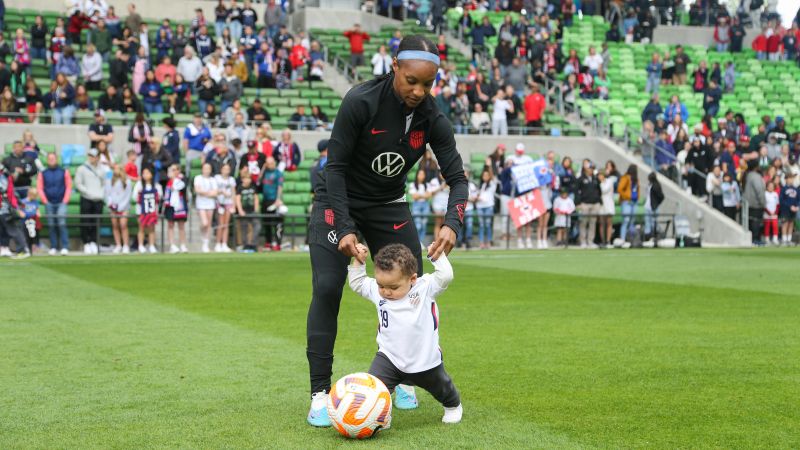 USWNT star Crystal Dunn signed for Paris Saint-Germain last week. Now, she’s learning French from her two-year-old