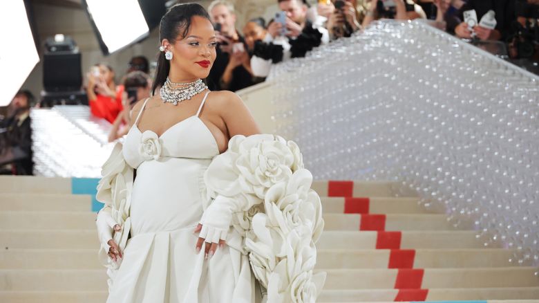 NEW YORK, NEW YORK - MAY 01: Rihanna attends The 2023 Met Gala Celebrating "Karl Lagerfeld: A Line Of Beauty" at The Metropolitan Museum of Art on May 01, 2023 in New York City. (Photo by Mike Coppola/Getty Images)
