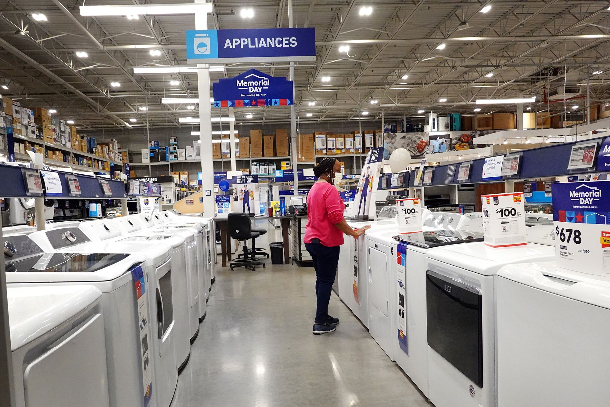 Lowe's, Best Buy and Kohl's predict weak holiday