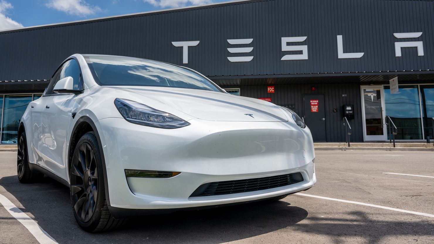 Tesla is bringing its electric cars to oil-rich Saudi Arabia amid falling global sales | CNN Business