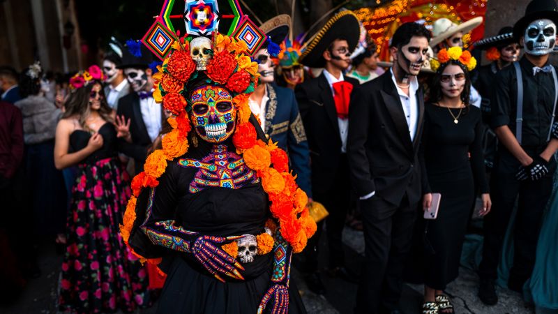 Día de los Muertos известен на английски като Ден на