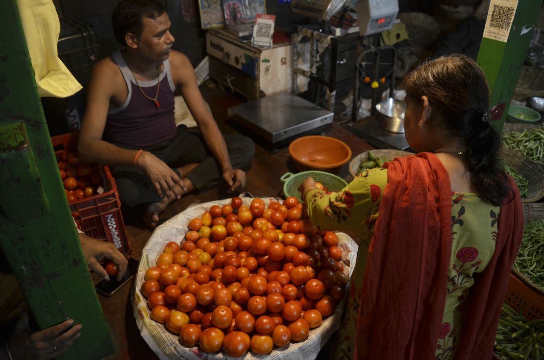 An artificial intelligence platform developed by ClimateAi is helping tomato growers in India adapt to extreme weather.