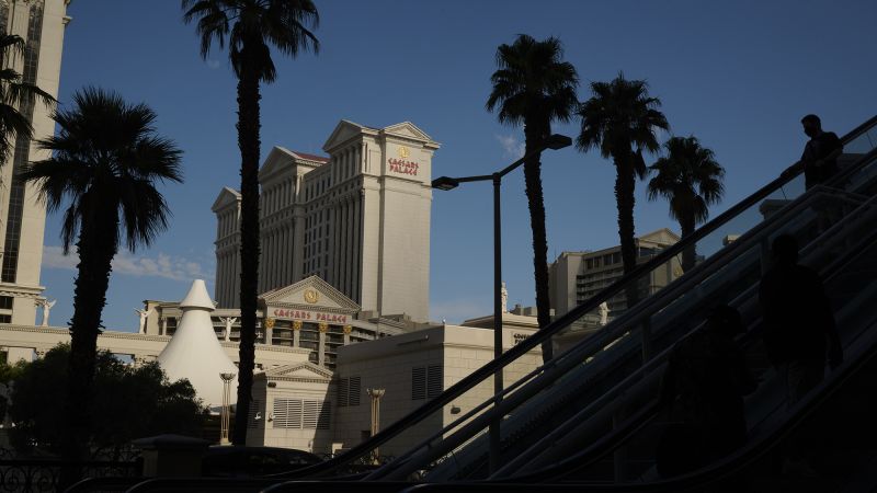 Read more about the article Tentative deal reached to avert walkouts at half of Vegas casinos set to strike – CNN