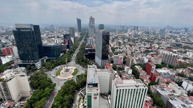 Mexico hands suspected Chinese fentanyl kingpin over to US authorities, minister says Mexico hands suspected Chinese fentanyl kingpin over to US authorities, minister says