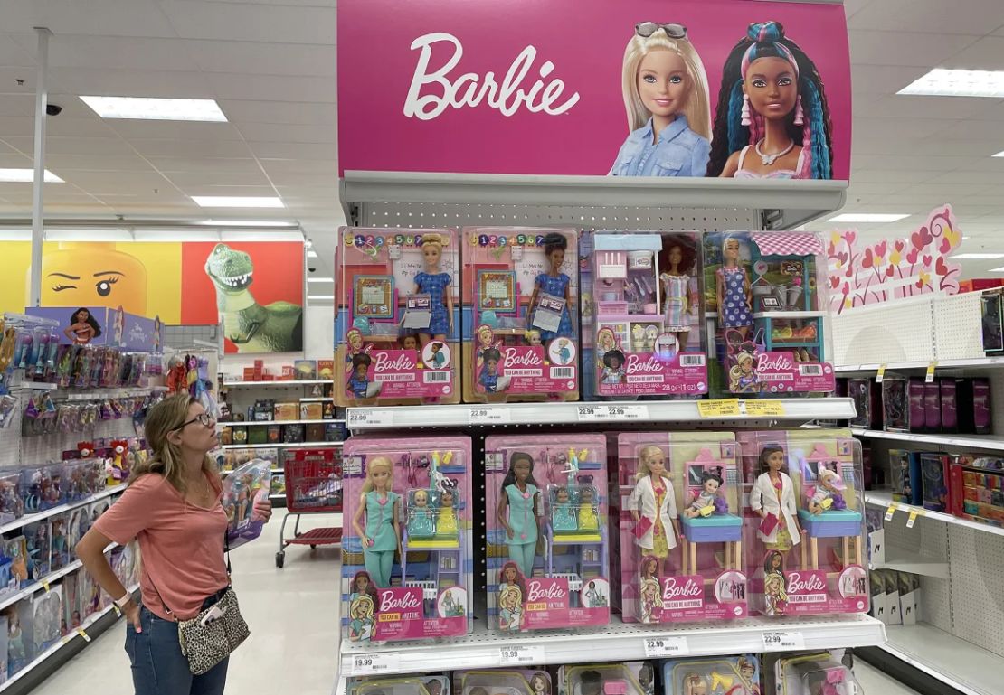 Home Depot y Target, cuyas marcas no giran en torno a los precios más bajos, decidieron no seguir el enfoque de Walmart.