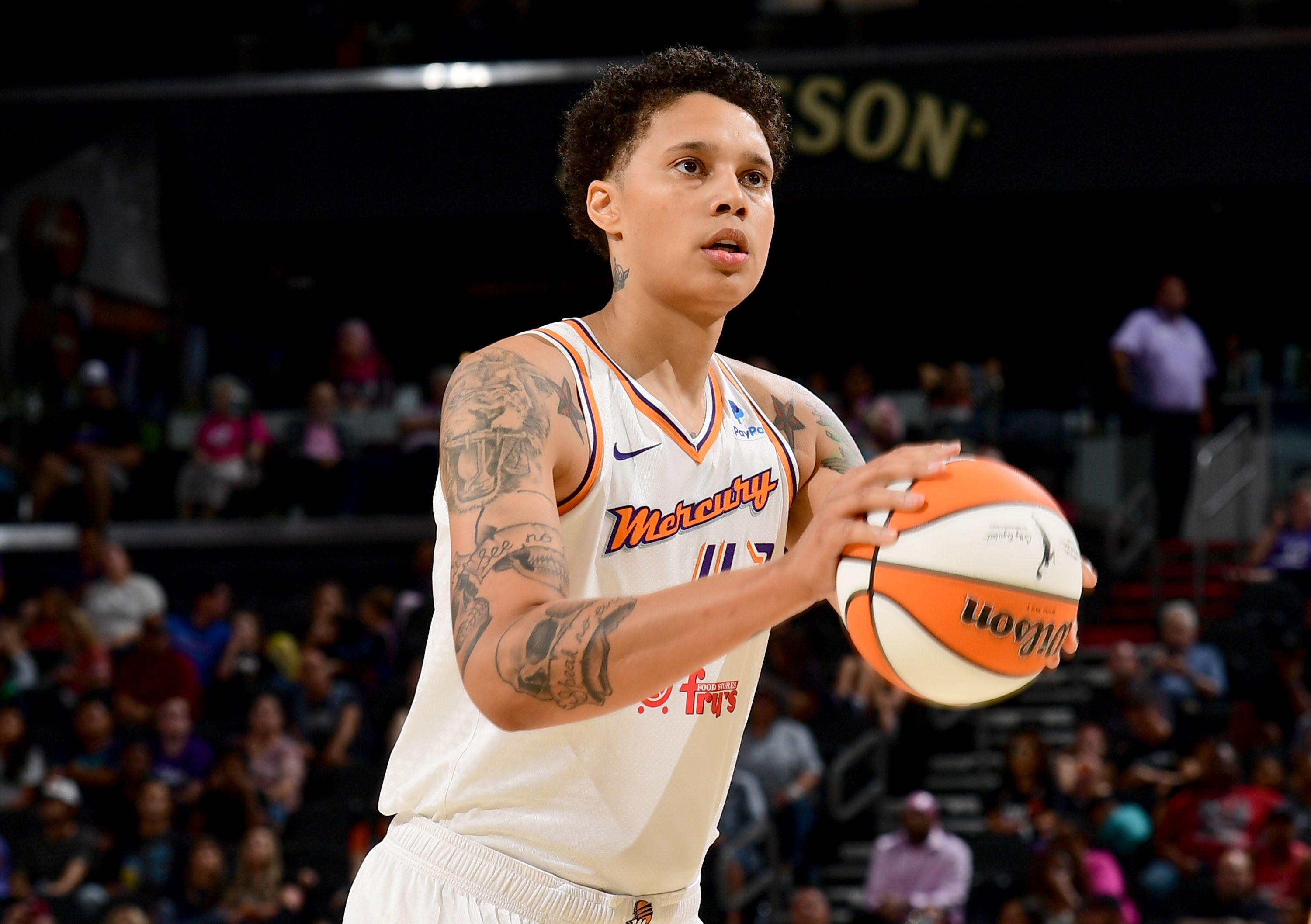 Brittney Griner re-signs with Phoenix Mercury ahead of Team USA training camp | CNN