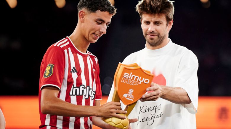 MADRID, SPAIN - JULY 29: #03 Nadir Louah of Aniquiladores receives the Season MVP Award during Kings League Finals at Civitas Metropolitano Stadium on July 29, 2023 in Madrid, Spain. (Photo by Borja B. Hojas/Getty Images)