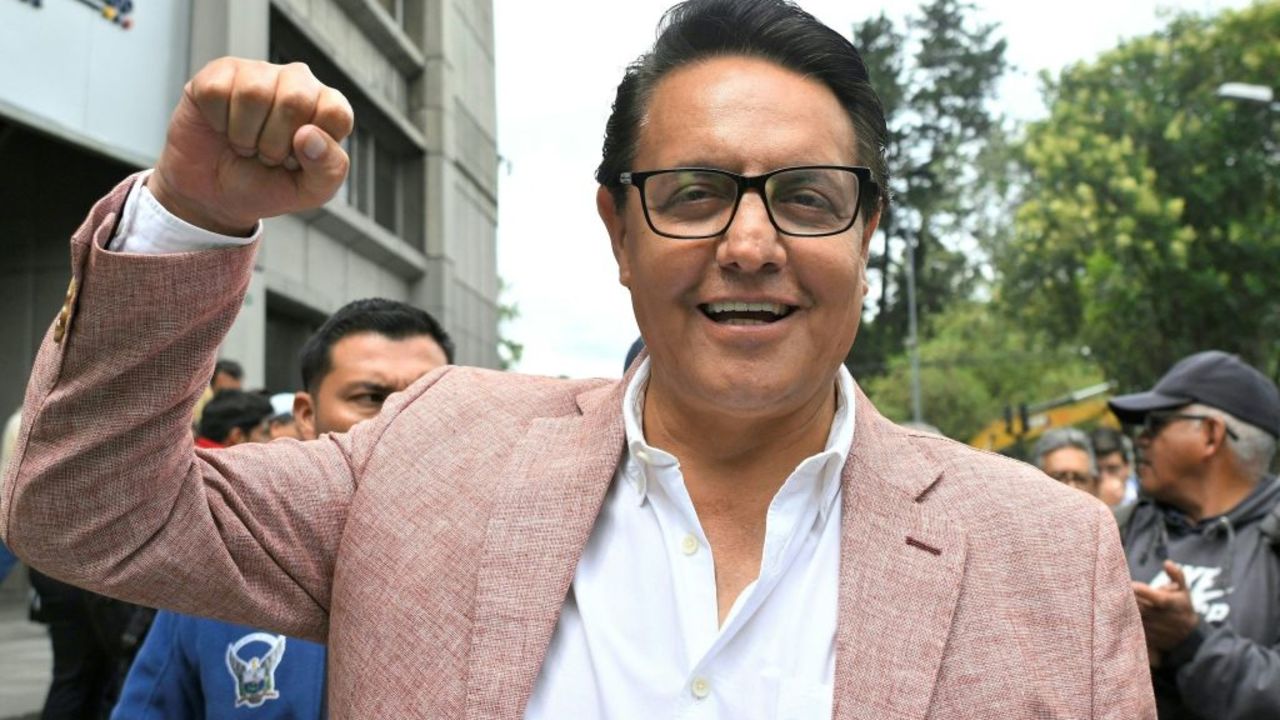 TOPSHOT - Former Assembly member and now presidential candidate, Fernando Villavicencio, gestures outside the Attorney General's Office in Quito on August 8, 2023. Fernando Villavicencio asked the Attorney General's Office to investigate former officials related to the oil sector of the governments of Rafael Correa, Lenín Moreno, and Guillermo Lasso as part of a criminal complaint that he filed on Tuesday. (Photo by Rodrigo BUENDIA / AFP) (Photo by RODRIGO BUENDIA/AFP via Getty Images)