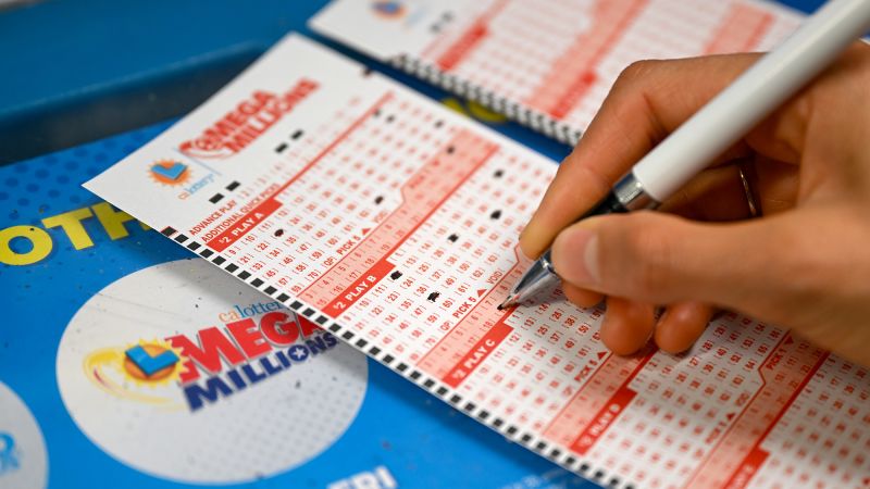 Read more about the article Mega Millions jackpot climbs to $977 million – CNN
