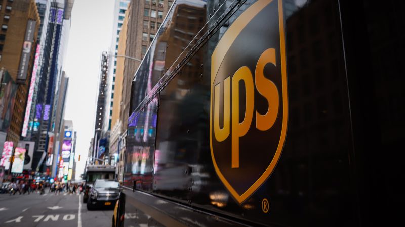 UPS обяви във вторник, че ще съкрати 12 000 работни