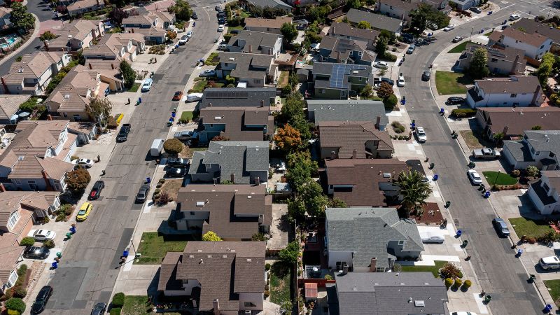 주택담보대출 금리가 1년 만에 가장 큰 폭으로 하락