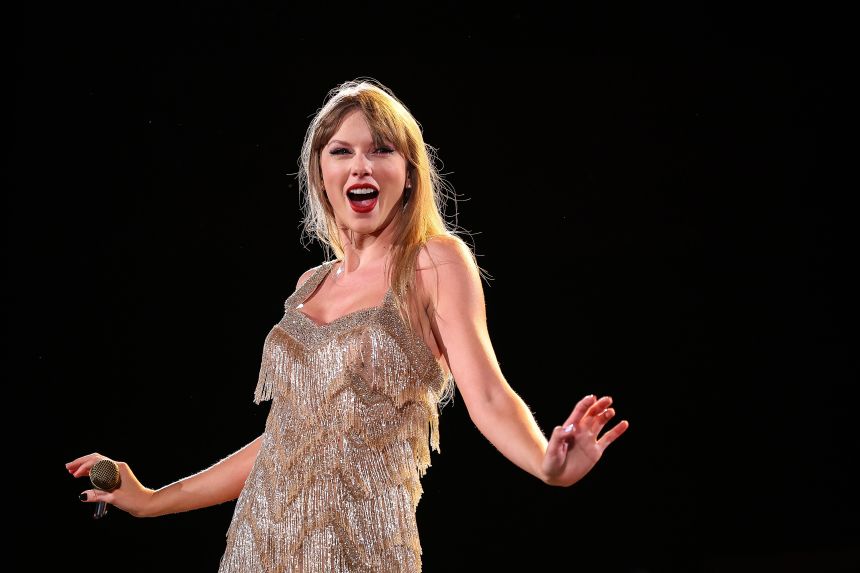 Taylor Swift returning to movie theaters with 'Official Release Party of a  Showgirl' film | CNN
