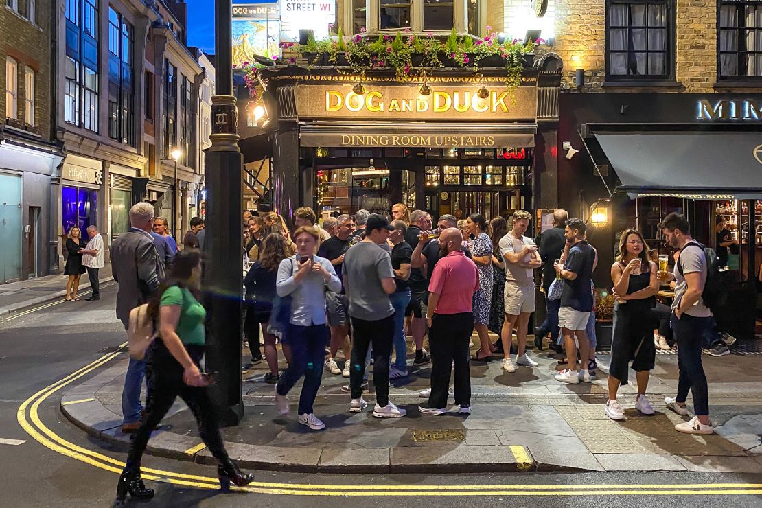 Most pubs stop serving alcohol at 11 p.m.