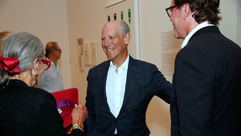 Glenn Lowry, director of New York’s Museum of Modern Art, to step down after 30 years