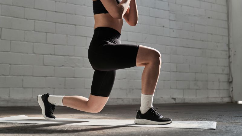 Alleviate the ache and strengthen your knees with the reverse lunge | CNN