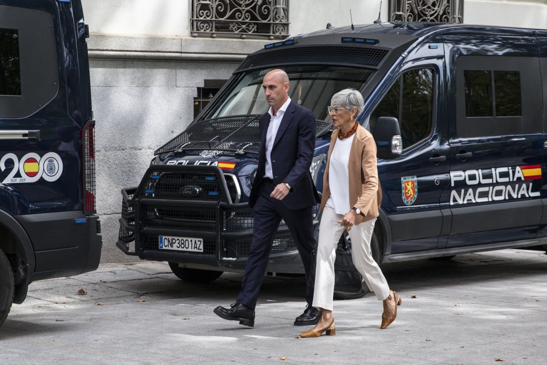 Rubiales sale de la Audiencia Nacional en Madrid el año pasado. (Pablo Blazquez Domínguez/Getty Images/Archivo)