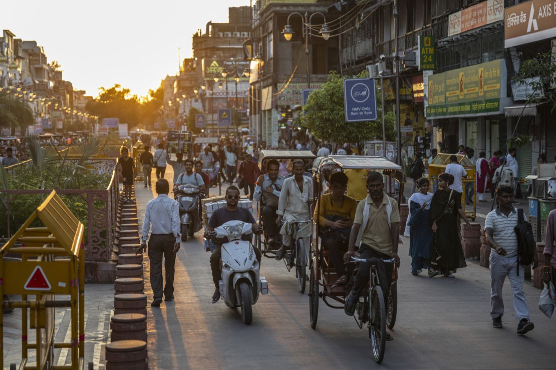 The residents of New Delhi, India, will have almost 12 hours and eight minutes of sunlight on the fall equinox on September 22. The closest date to an even 12/12 split for the capital of India will be September 27, when it will have 11 hours and 19 seconds of daylight.