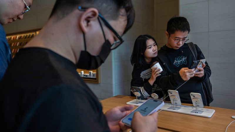 Apple намали цените на iPhone в Китай. Продажбите се възстановяват