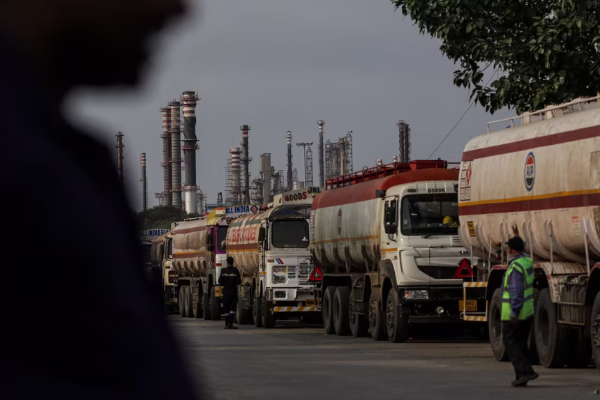 Trump threatens India with 50% tariff as negotiations fizzle and Modi keeps importing Russian oil