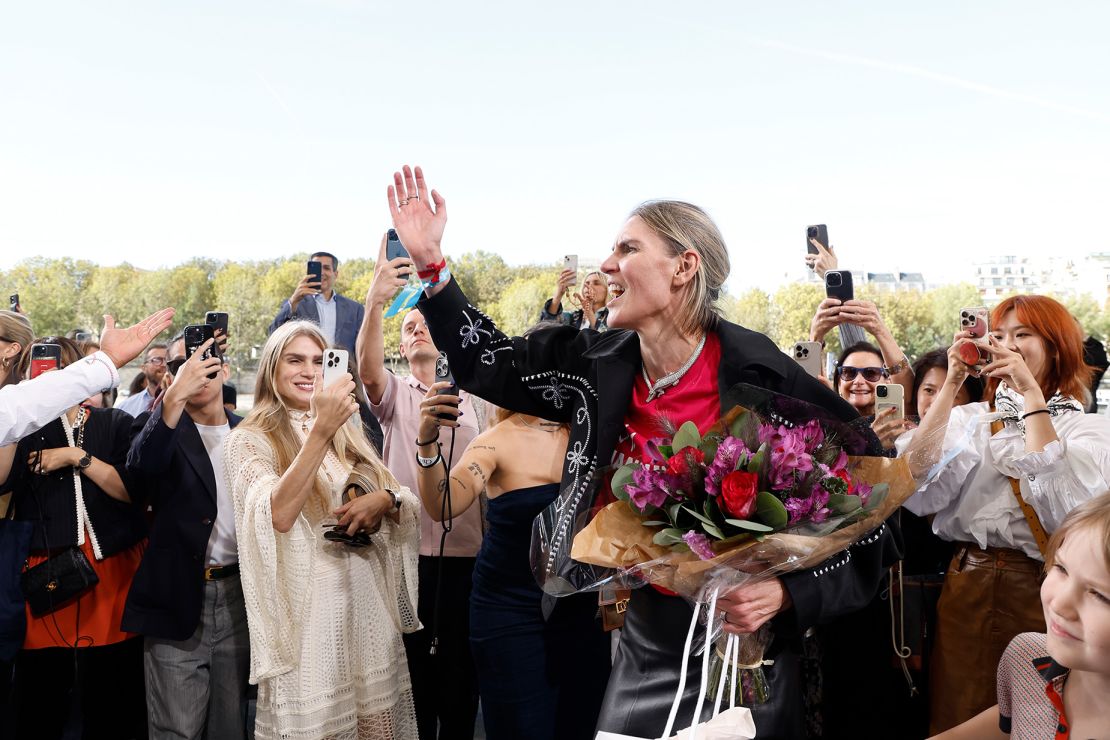 After the show, Hearst took to the runway to dance and rejoice with a 20 piece samba band.