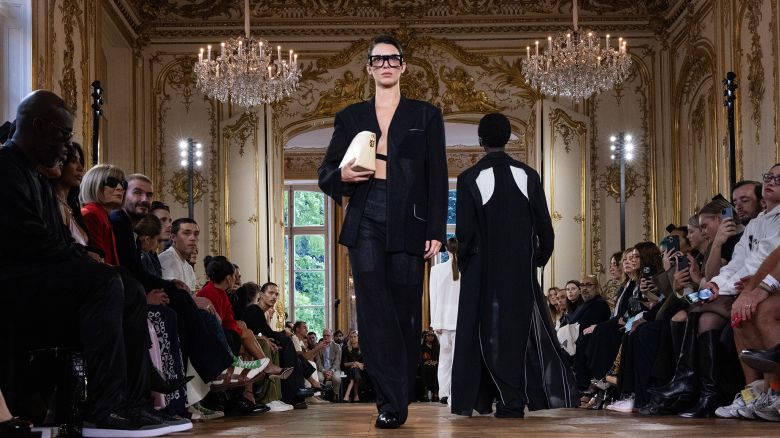 PARIS, FRANCE - SEPTEMBER 29: (EDITORIAL USE ONLY - For Non-Editorial use please seek approval from Fashion House) Kendall Jenner walks the runway during the Victoria Beckham Womenswear Spring/Summer 2024 show as part of Paris Fashion Week on September 29, 2023 in Paris, France. (Photo by Peter White/Getty Images)
