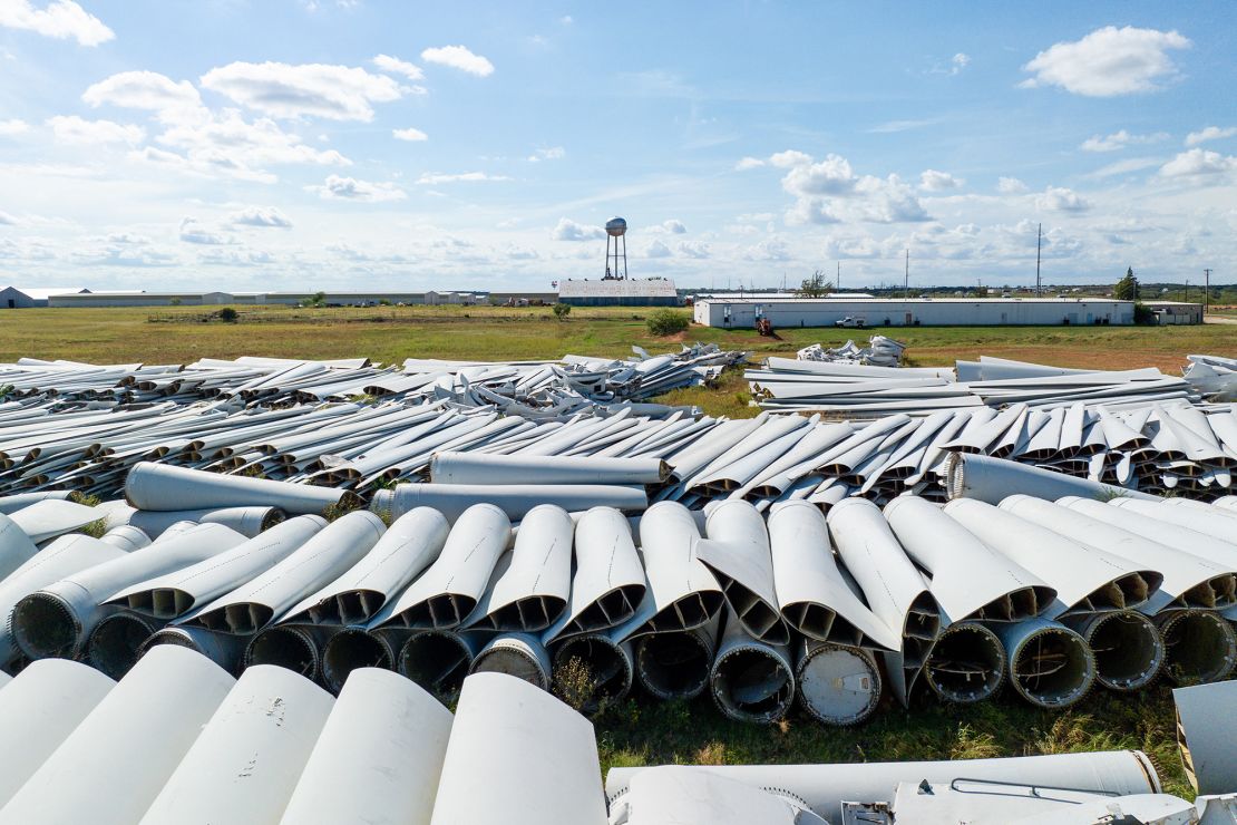 Discarded wind turbine blades, seen here in a field near Sweetwater, Texas, could one day form distinctive technofossils, the authors said.