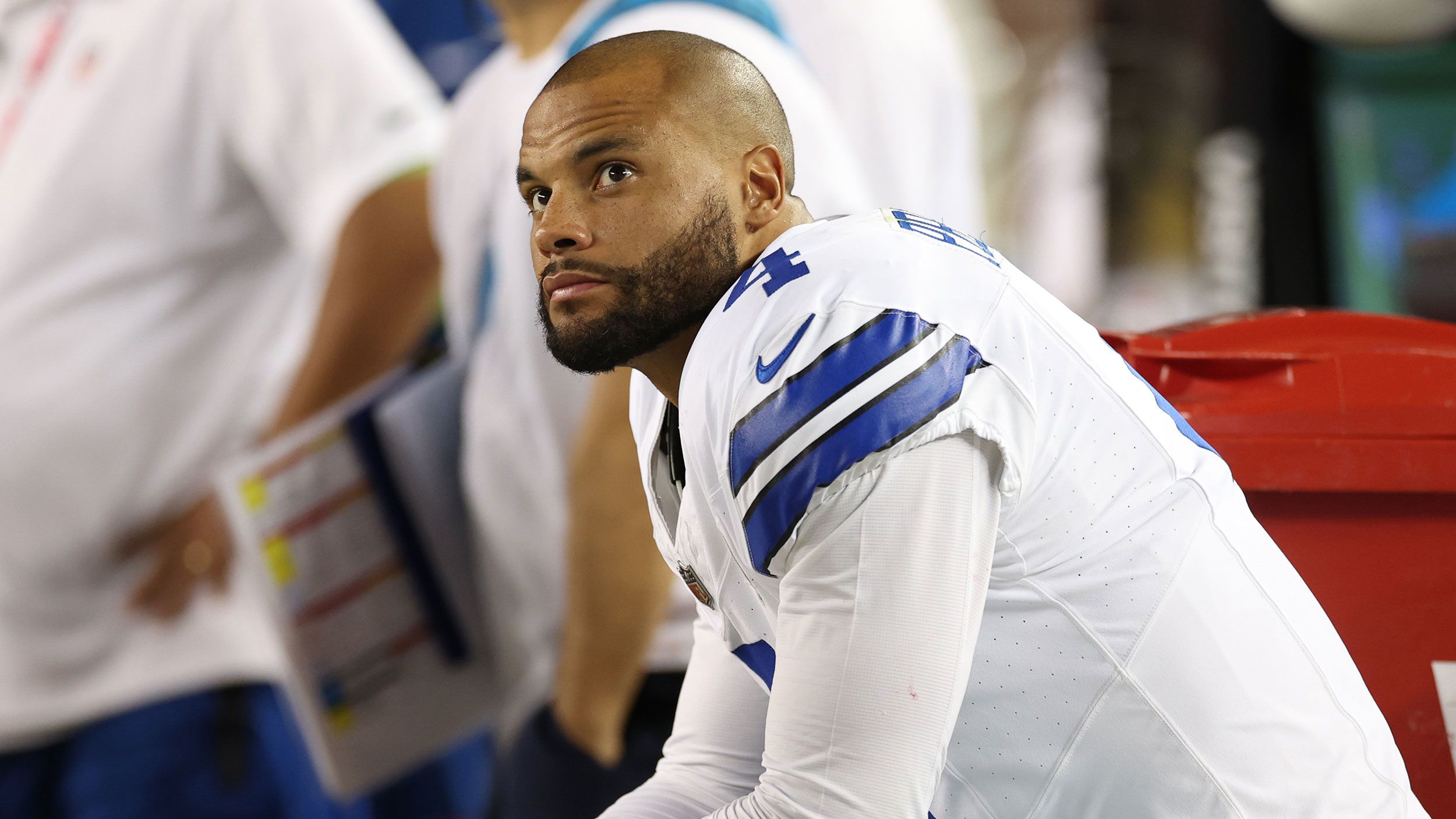 DAK PRESCOTT IS A COMPLETE HERO?!? In the chaos of the tsunami in HAWAII, DAK spent $50,000,000 to buy necessities, medicine and food for the affected people in Kahului, Nawiliwili, Honolulu .Qu