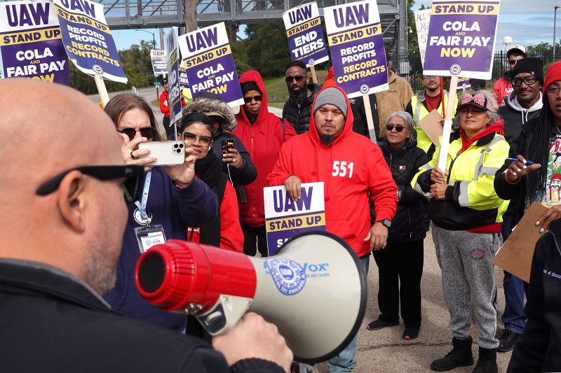 UAW Members At Ford And Stellantis Approve Contract | CNN Business