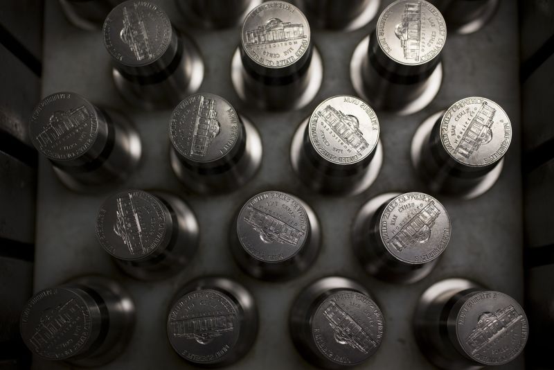 Konec pennie, nebo i pěticent? Budoucnost malých mincí v USA