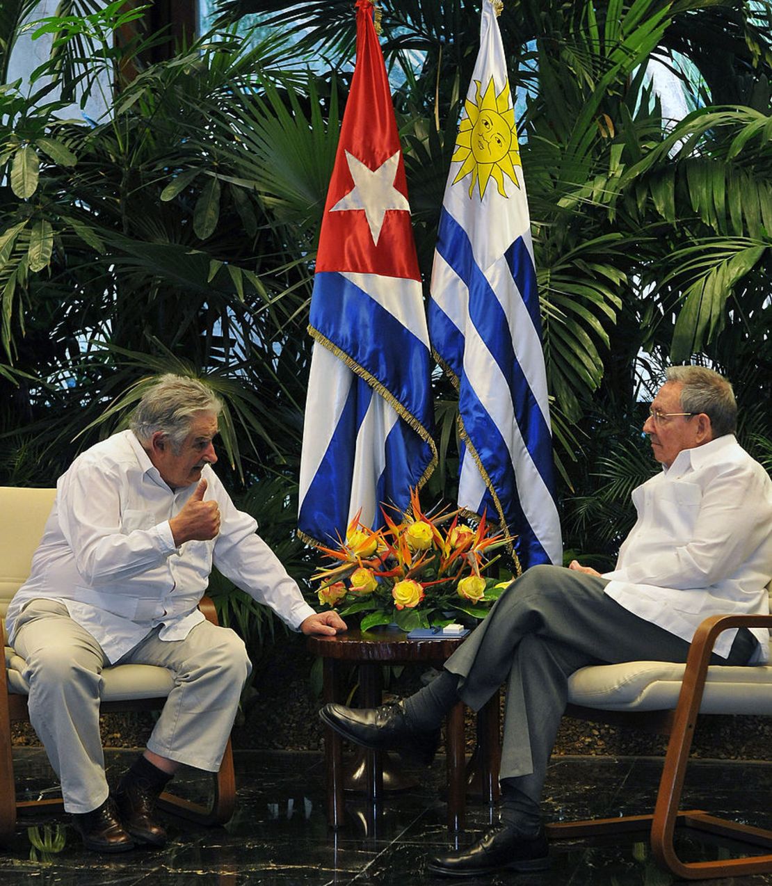 Otro de los lazos significativos que Mujica forjó en el escenario latinoamericano fue con Raúl Castro, líder de la revolución cubana tras la retirada de su hermano Fidel. Aquí aparecen drante una reunión en el Palacio de la Revolución de La Habana, el 24 de julio de 2013.
