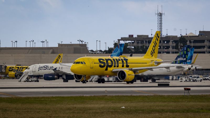 Spirit Airlines може да бъде принудена да прекрати дейността си след блокиране на сделката с JetBlue, казва анализатор